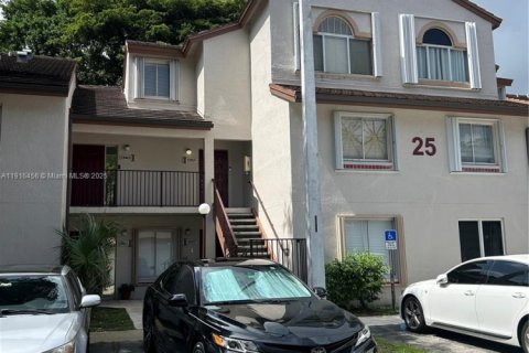 Condo in Miami, Florida, 3 bedrooms  № 2082513 - photo 2