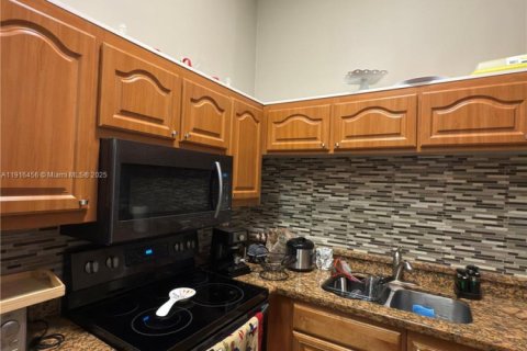 Condo in Miami, Florida, 3 bedrooms  № 2082513 - photo 4