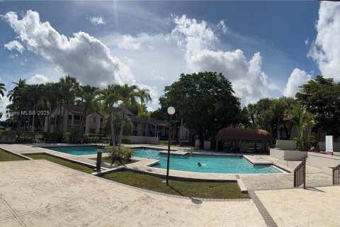 Condo in Miami, Florida, 3 bedrooms  № 2082513 - photo 19