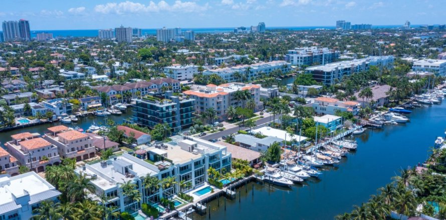 Townhouse in Fort Lauderdale, Florida 6 bedrooms, 735.97 sq.m. № 1222508