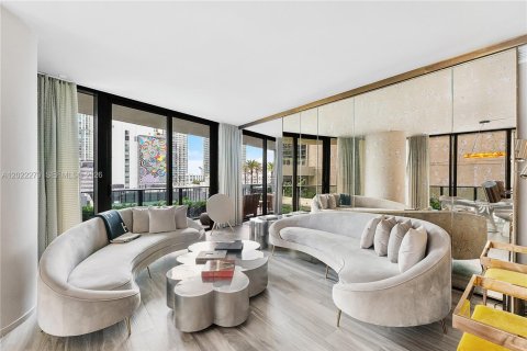 Condo à Miami, Floride, 3 chambres  № 2257013
