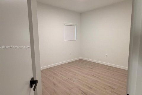 Casa en alquiler en Hialeah, Florida, 4 dormitorios № 2067898 - foto 11