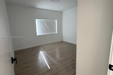 Casa en alquiler en Hialeah, Florida, 4 dormitorios № 2067898 - foto 14