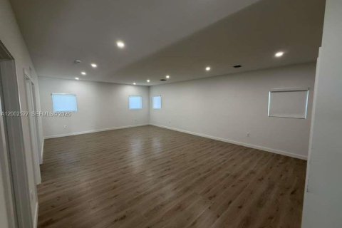 Casa en alquiler en Hialeah, Florida, 4 dormitorios № 2067898 - foto 10