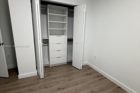 Casa en alquiler en Hialeah, Florida, 4 dormitorios № 2067898 - foto 13