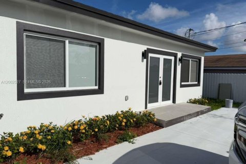 Casa en Hialeah, Florida 4 dormitorios № 2067898