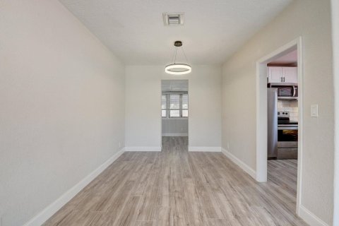 Villa ou maison à vendre à Delray Beach, Floride: 2 chambres, 89 m2 № 2355442 - photo 4