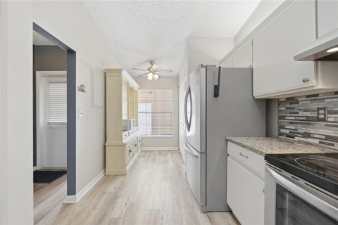 House in Tarpon Springs, Florida 2 bedrooms, 108.7 sq.m. № 2217418 - photo 11