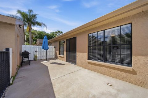 House in Tarpon Springs, Florida 2 bedrooms, 108.7 sq.m. № 2217418 - photo 7