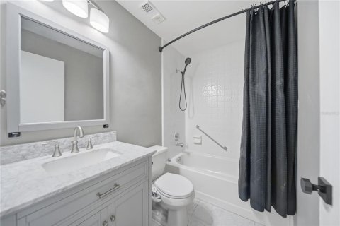 House in Tarpon Springs, Florida 2 bedrooms, 108.7 sq.m. № 2217418 - photo 22