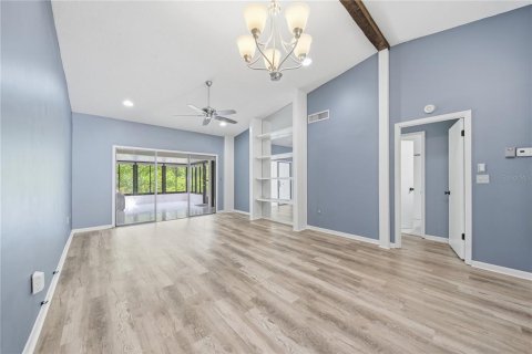 House in Tarpon Springs, Florida 2 bedrooms, 108.7 sq.m. № 2217418 - photo 10