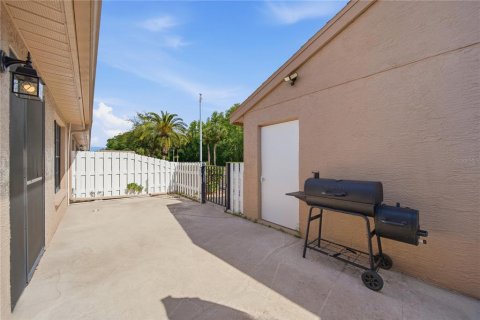 House in Tarpon Springs, Florida 2 bedrooms, 108.7 sq.m. № 2217418 - photo 6