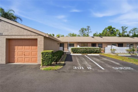 House in Tarpon Springs, Florida 2 bedrooms, 108.7 sq.m. № 2217418 - photo 2