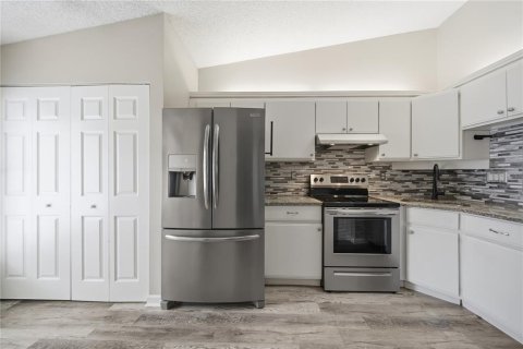 House in Tarpon Springs, Florida 2 bedrooms, 108.7 sq.m. № 2217418 - photo 12