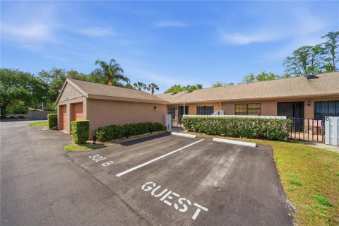 House in Tarpon Springs, Florida 2 bedrooms, 108.7 sq.m. № 2217418