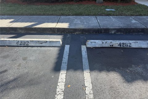 Купить таунхаус в Хомстед, Флорида 3 спальни, 147.16м2, № 2057225 - фото 2