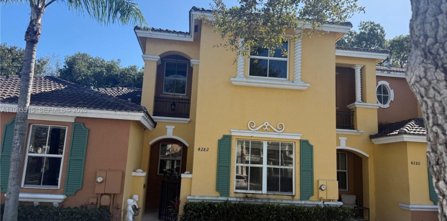 Таунхаус в Хомстед, Флорида 3 спальни, 147.16м2 № 2057225