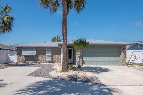 House in Hudson, Florida 2 bedrooms, 125.79 sq.m. № 2121247 - photo 3