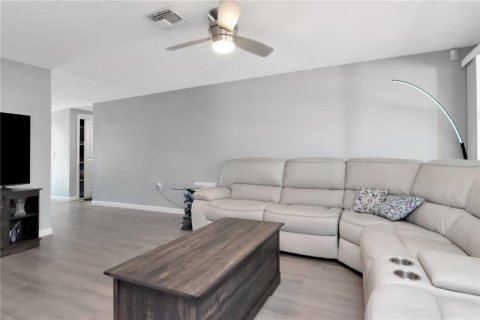 House in Hudson, Florida 2 bedrooms, 125.79 sq.m. № 2121247 - photo 13