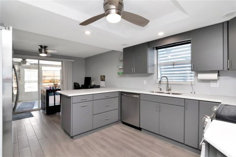 House in Hudson, Florida 2 bedrooms, 125.79 sq.m. № 2121247 - photo 15