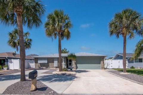 House in Hudson, Florida 2 bedrooms, 125.79 sq.m. № 2121247 - photo 2