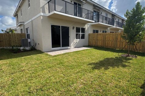 Снять в аренду таунхаус в Хомстед, Флорида 4 спальни, № 1982146 - фото 17