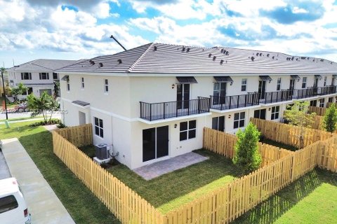 Снять в аренду таунхаус в Хомстед, Флорида 4 спальни, № 1982146 - фото 29