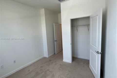 Снять в аренду таунхаус в Хомстед, Флорида 4 спальни, № 1982146 - фото 6