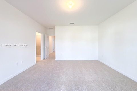 Снять в аренду таунхаус в Хомстед, Флорида 4 спальни, № 1982146 - фото 19