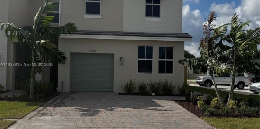 Таунхаус в Хомстед, Флорида 4 спальни № 1982146