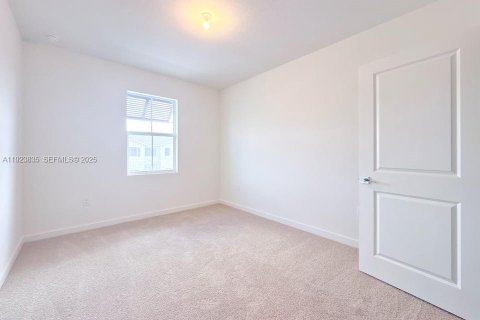 Снять в аренду таунхаус в Хомстед, Флорида 4 спальни, № 1982146 - фото 25