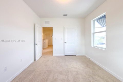 Снять в аренду таунхаус в Хомстед, Флорида 4 спальни, № 1982146 - фото 24