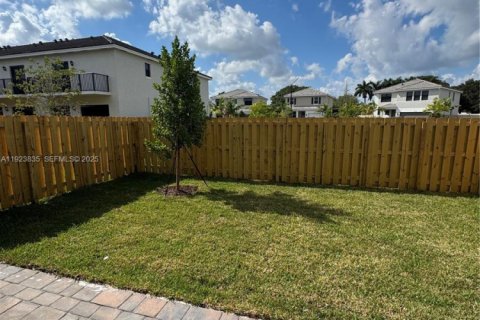 Снять в аренду таунхаус в Хомстед, Флорида 4 спальни, № 1982146 - фото 16