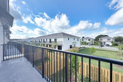 Снять в аренду таунхаус в Хомстед, Флорида 4 спальни, № 1982146 - фото 21
