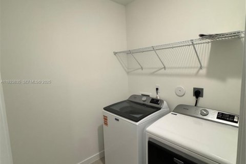 Снять в аренду таунхаус в Хомстед, Флорида 4 спальни, № 1982146 - фото 15