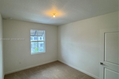 Снять в аренду таунхаус в Хомстед, Флорида 4 спальни, № 1982146 - фото 8