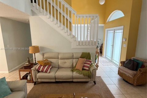 House in Miami, Florida 4 bedrooms, 235.51 sq.m. № 2046609 - photo 5