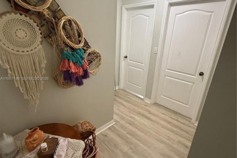 House in Miami, Florida 4 bedrooms, 235.51 sq.m. № 2046609 - photo 19