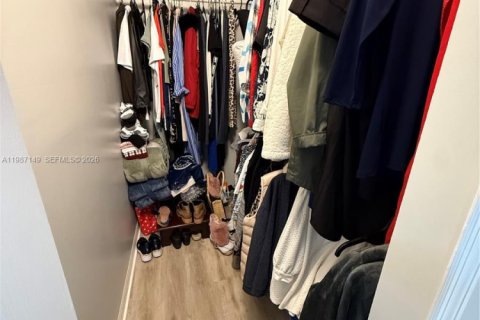 House in Miami, Florida 4 bedrooms, 235.51 sq.m. № 2046609 - photo 21