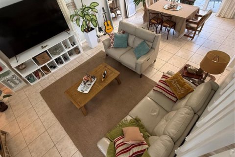 House in Miami, Florida 4 bedrooms, 235.51 sq.m. № 2046609 - photo 28