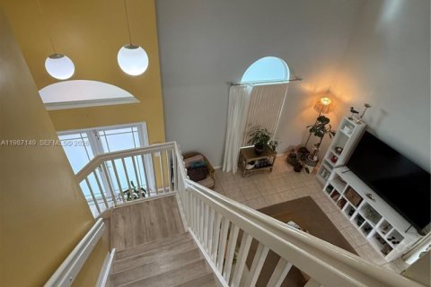 House in Miami, Florida 4 bedrooms, 235.51 sq.m. № 2046609 - photo 27