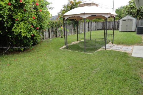 House in Cutler Bay, Florida 4 bedrooms, 179.3 sq.m. № 1807156 - photo 12
