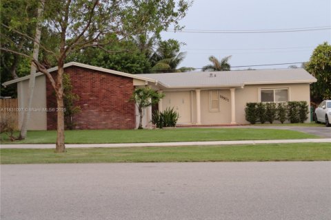 House in Cutler Bay, Florida 4 bedrooms, 179.3 sq.m. № 1807156 - photo 1