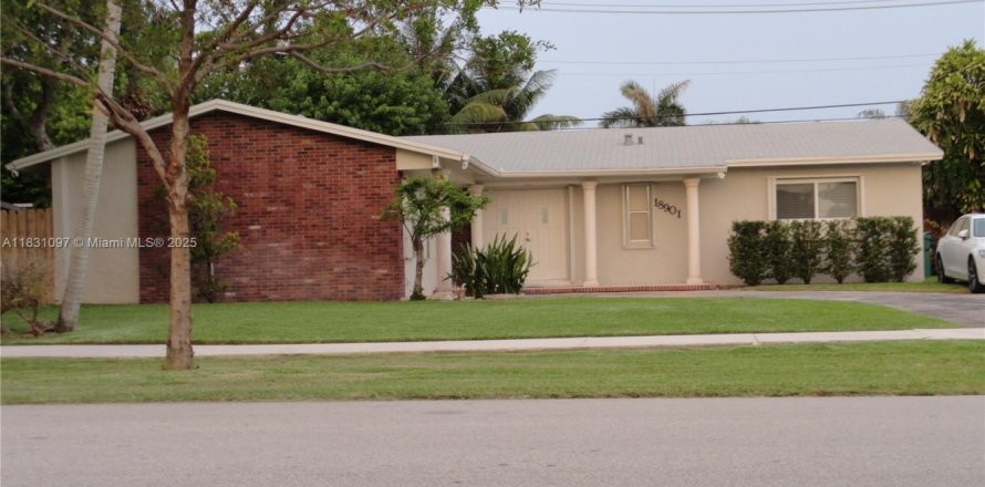 House in Cutler Bay, Florida 4 bedrooms, 179.3 sq.m. № 1807156