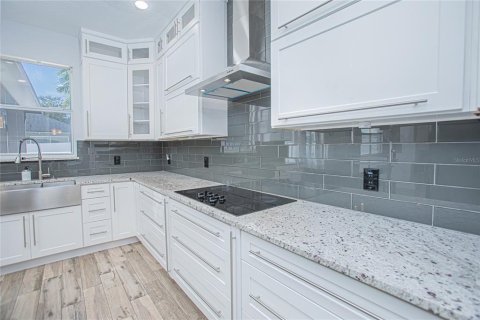Casa en venta en Orlando, Florida, 4 dormitorios, 196.49 m2 № 1902416 - foto 23