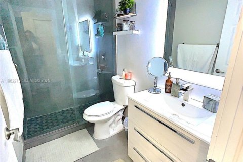 Condo in Hialeah, Florida, 3 bedrooms  № 2024853 - photo 12