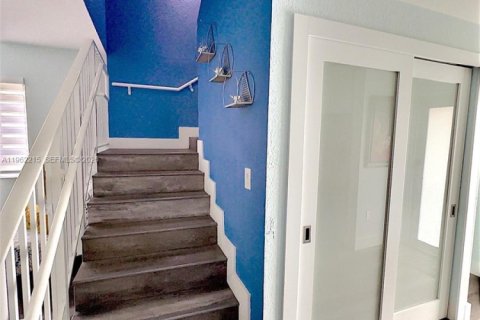 Condo in Hialeah, Florida, 3 bedrooms  № 2024853 - photo 8