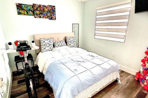 Condo in Hialeah, Florida, 3 bedrooms  № 2024853 - photo 13