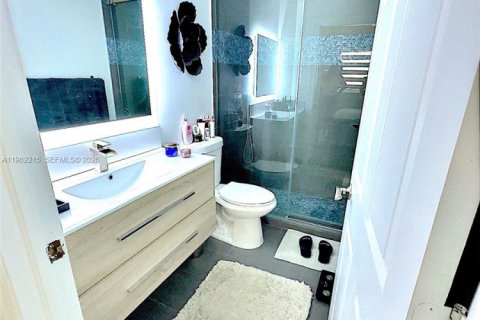 Condo in Hialeah, Florida, 3 bedrooms  № 2024853 - photo 10