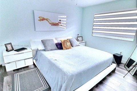 Condo in Hialeah, Florida, 3 bedrooms  № 2024853 - photo 11